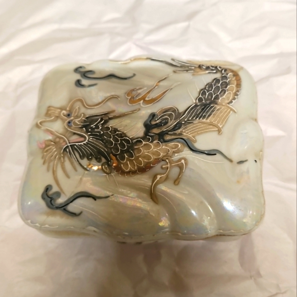 Elegant Japan Dragonware Lusterware Decorative Trinket Box